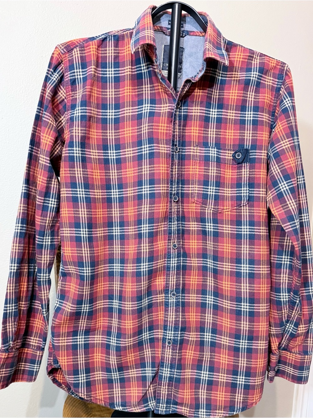 Undercut Men’s Flannel Button-Up Shirt in size L